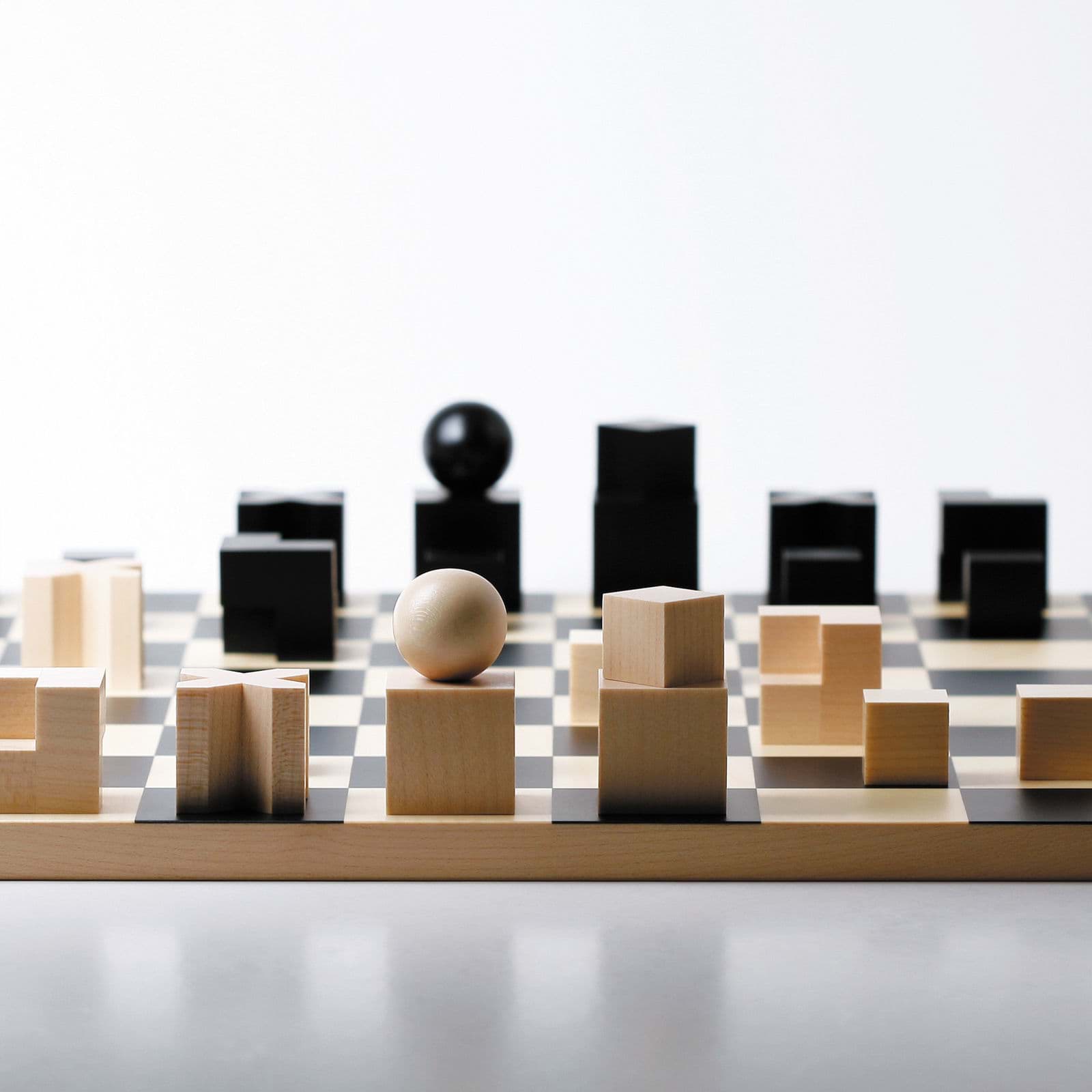 תמונה של סט שחמט של באוהאוס מאת יוסף הרטוויג